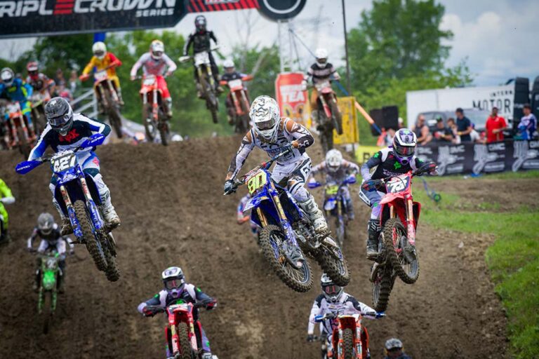 The 250 class going over jumps at Ste-Julie.